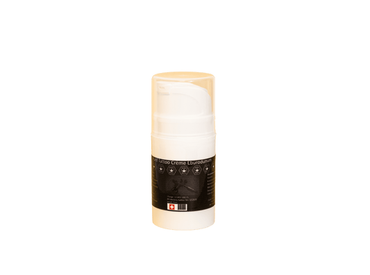 Hanf Tattoo Crème Eburodunum 75ml zur schnellen Abheilung von Tätowierungen. Die rückfettende Wirkung unterstützt die Hautregeneration und reduziert Rötungen.